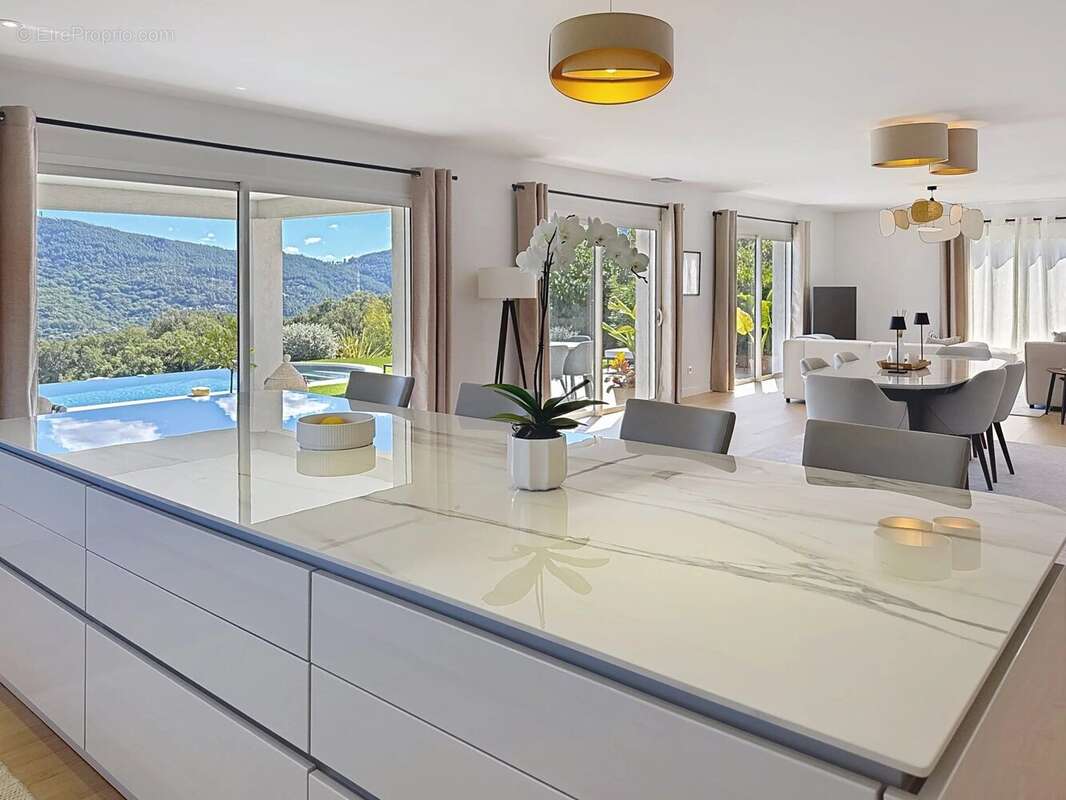 Maison à LES ADRETS-DE-L'ESTEREL