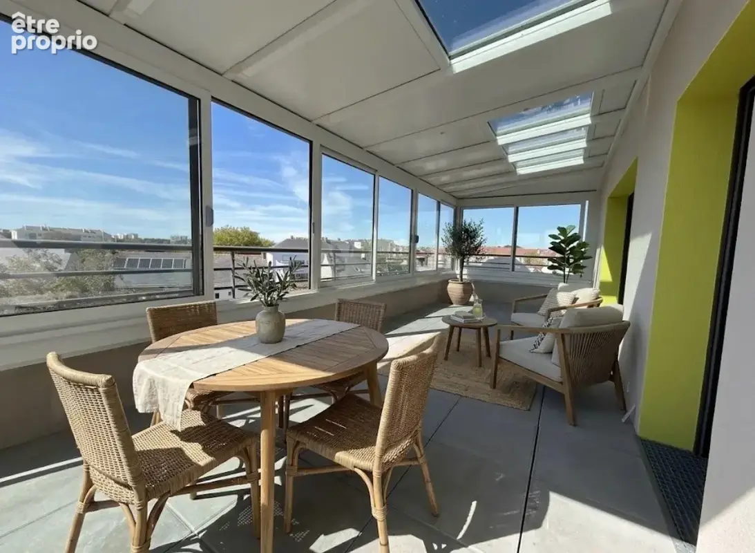 Appartement dernier étage avec belle véranda dans le quartier du Pertuischaud - photo 2