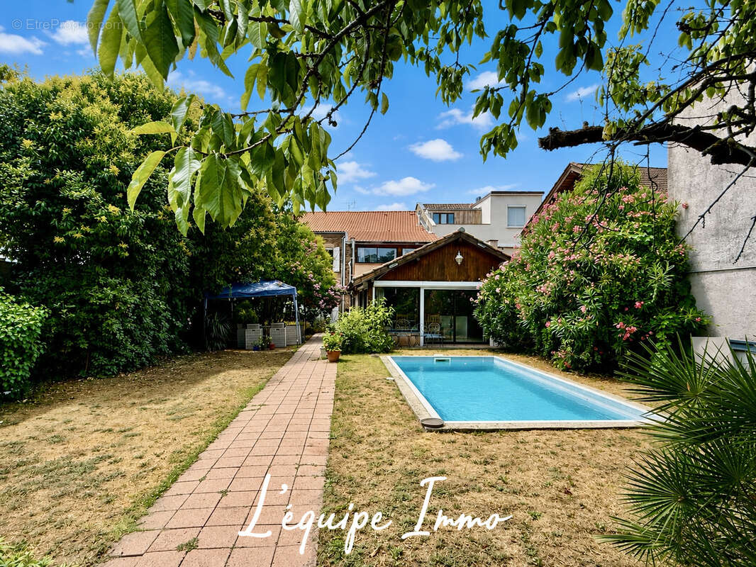 En cœur de ville, demeure familiale aux volumes exceptionnels avec jardin intime et piscine - photo 20