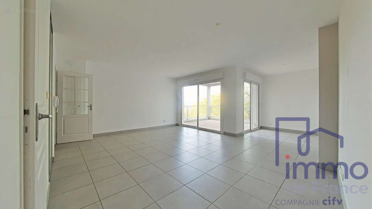 Appartement à SAINT-GENEST-LERPT