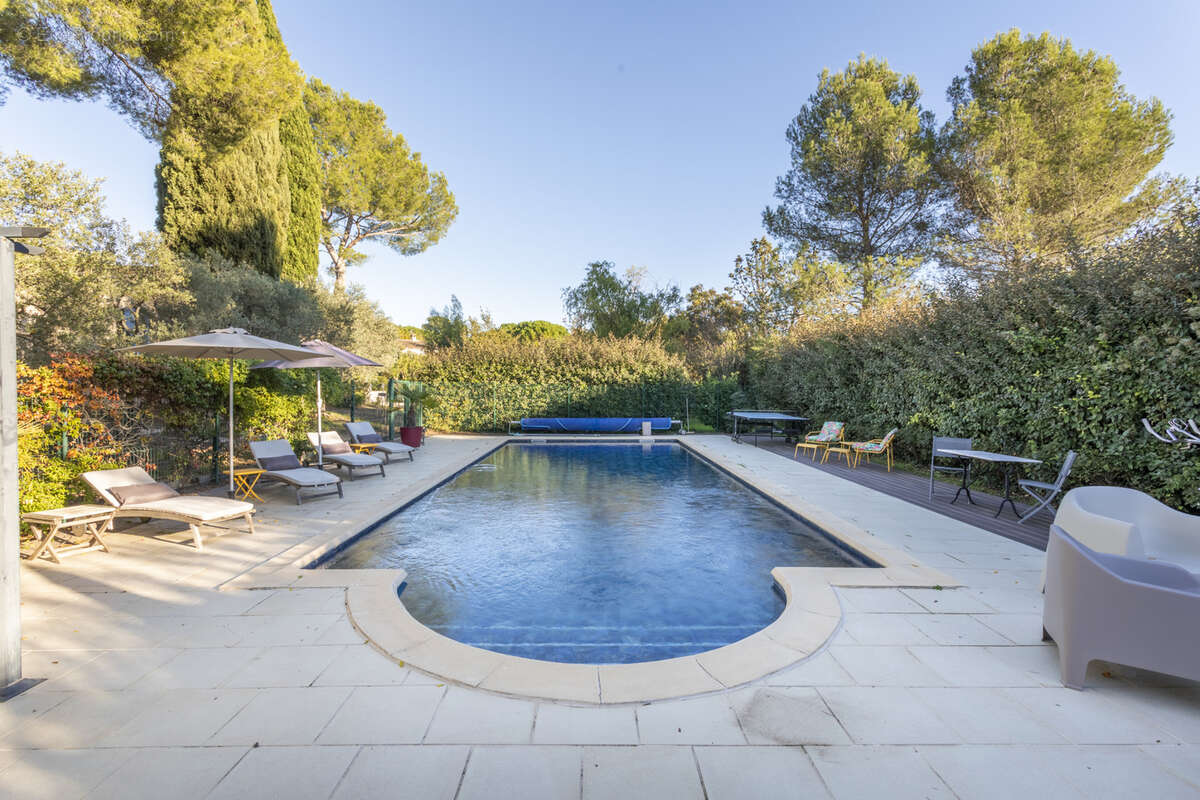 Maison à SIMIANE-COLLONGUE