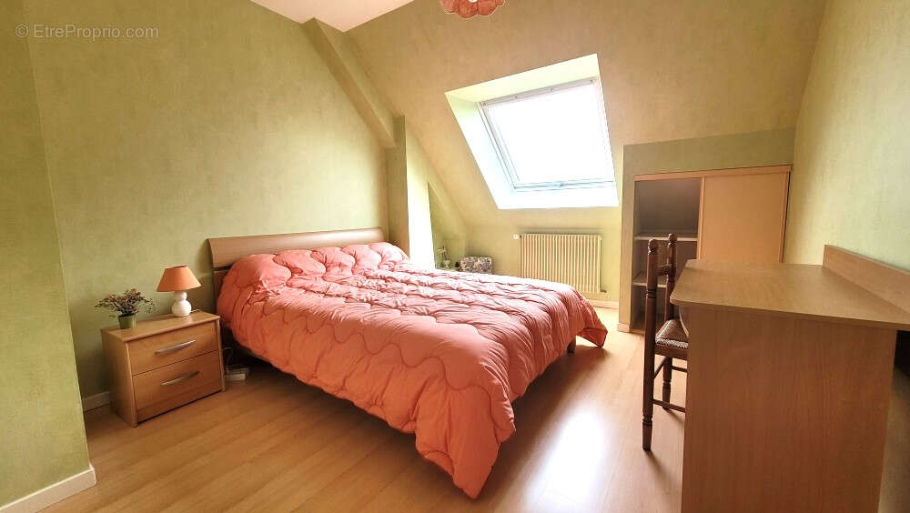 Maison à FEUGUEROLLES-BULLY