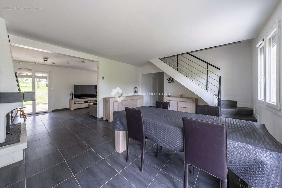 Maison 165 m² à Cely  - photo 4