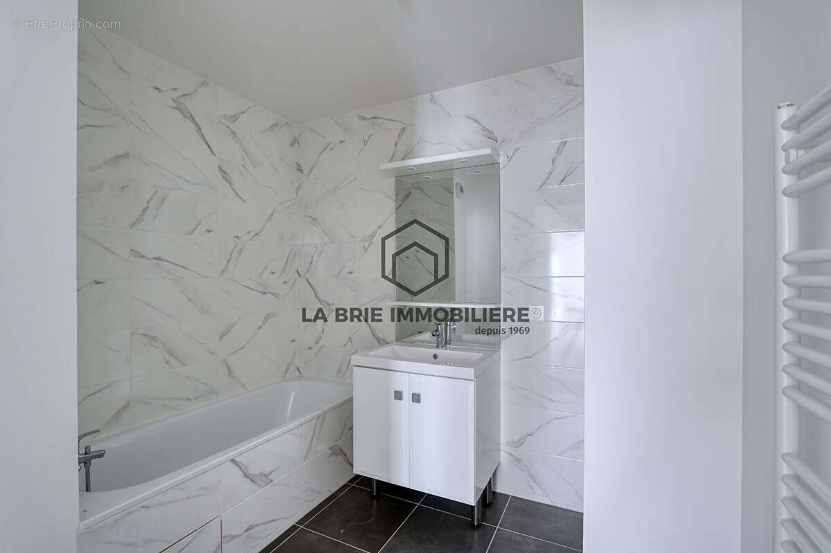 Appartement à EMERAINVILLE