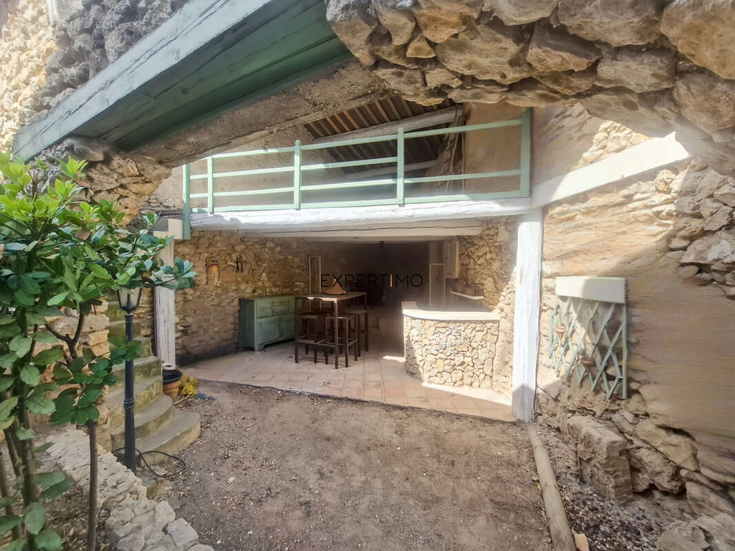Maison avec patio en pierre - photo 11