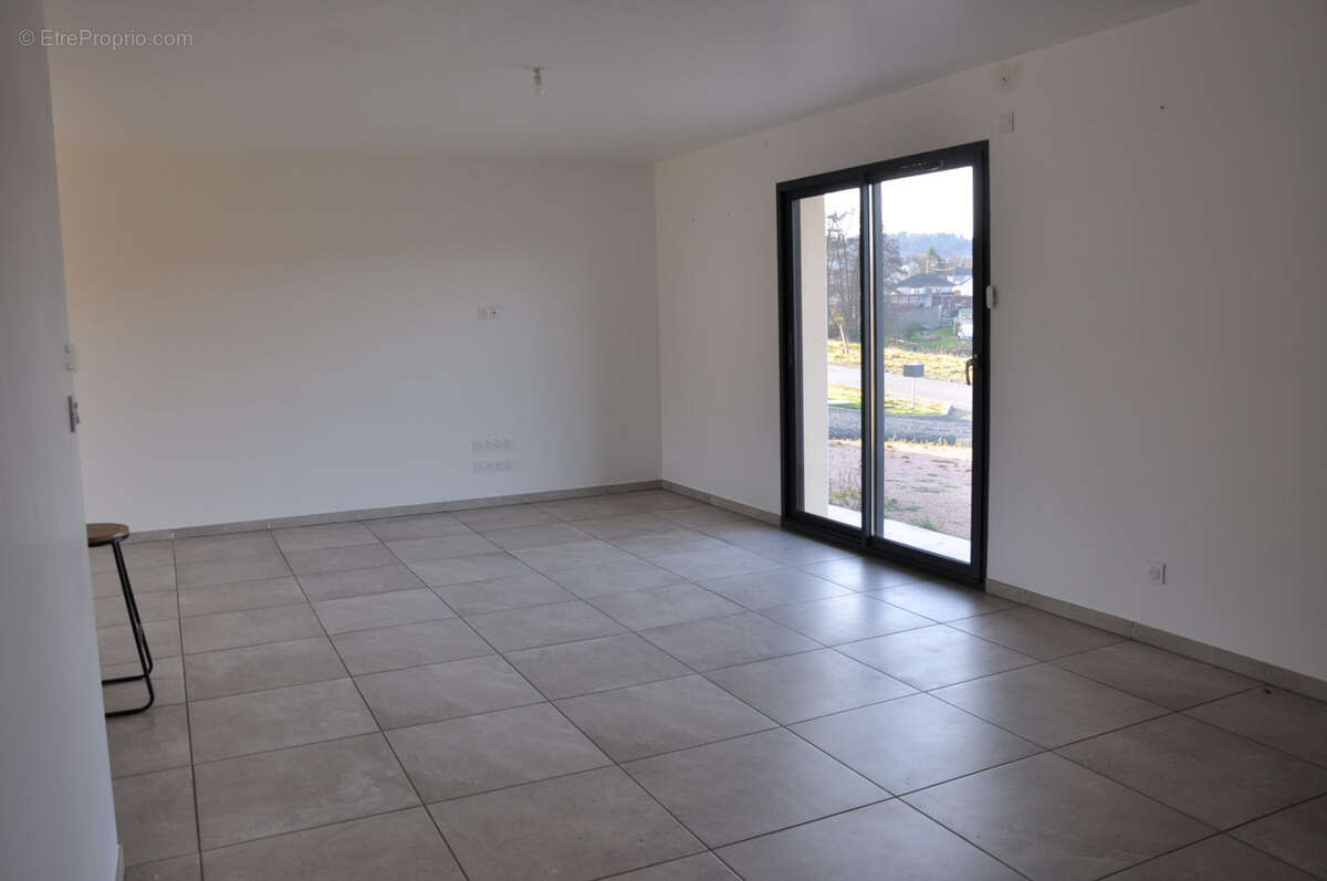 Maison à LE MAYET-DE-MONTAGNE