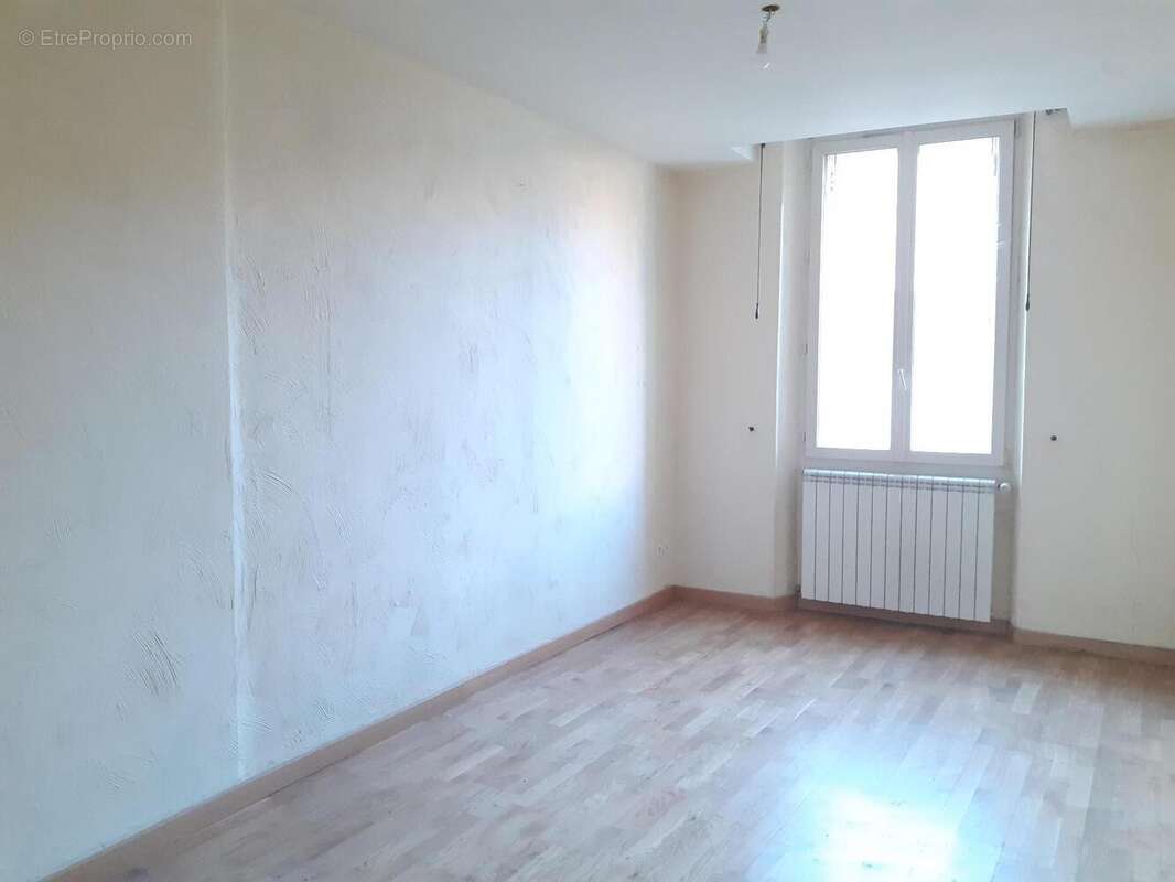   - Appartement à DRAGUIGNAN