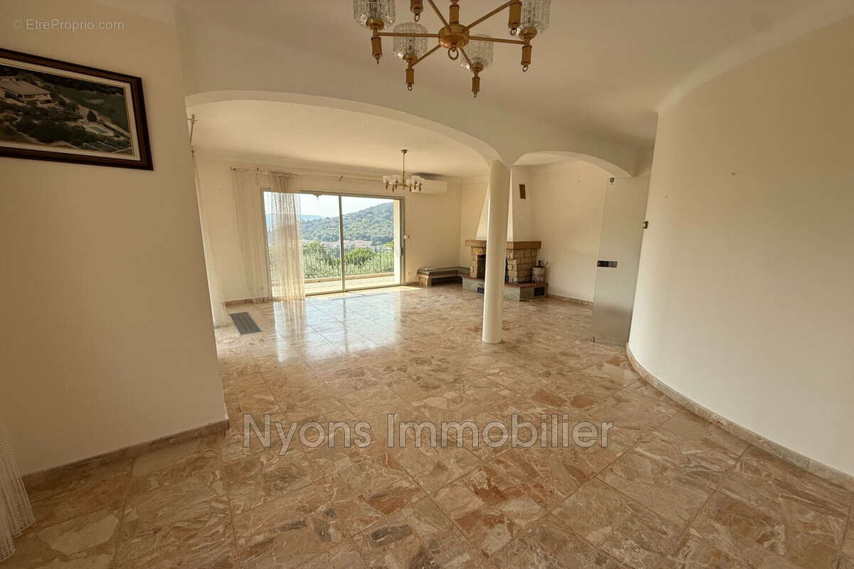 Maison 130 m² à Nyons  - photo 6