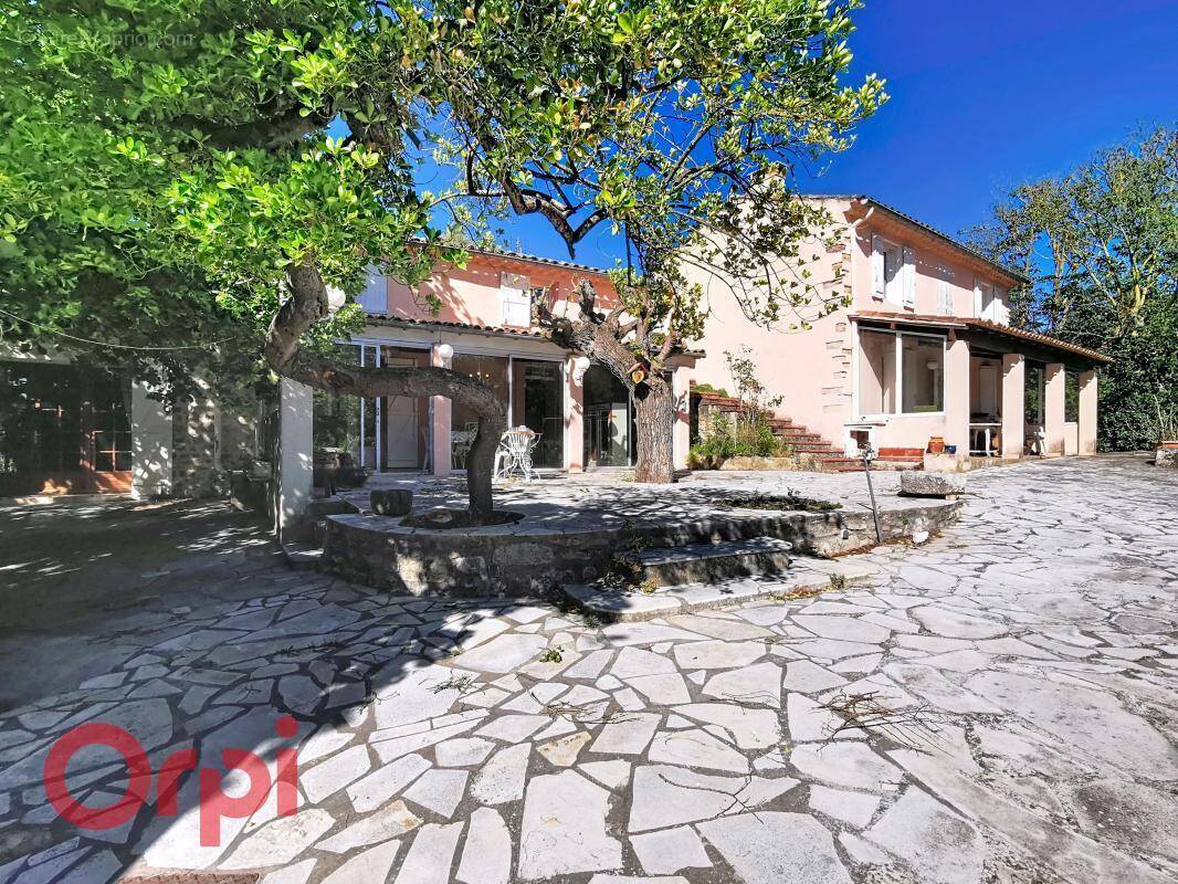 Maison à LE CASTELLET