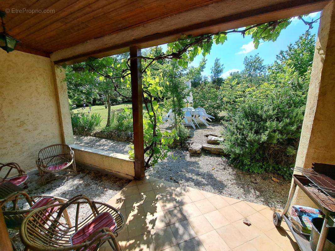 Maison à SAINT-PIERRE-DE-JUILLERS