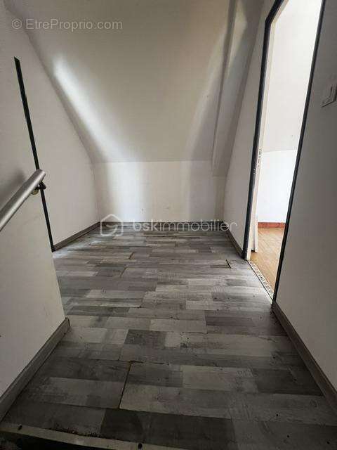 Maison de 188 m² avec 2 appartements indépendants – Garage, cave et terrain – Ernée (53500) - photo 11