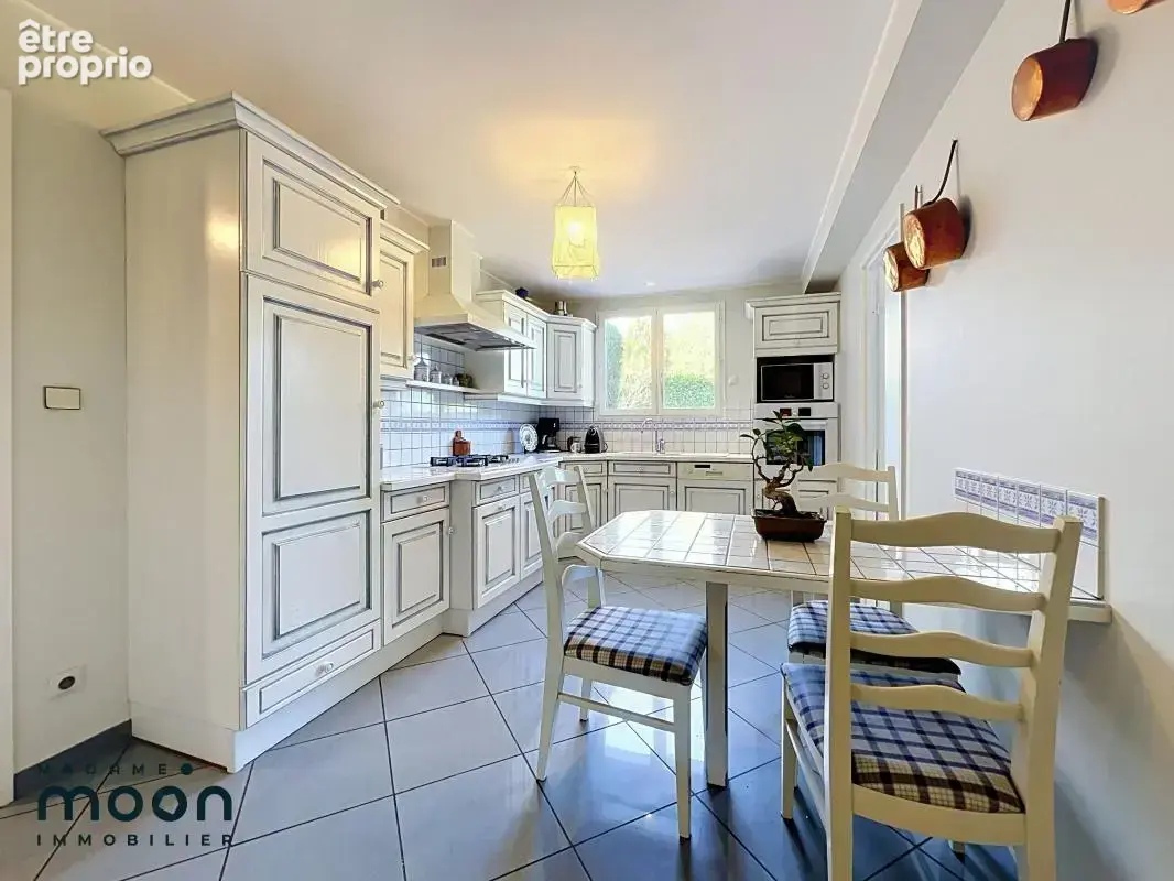 Maison familiale 4 chambres 108m²(115m2 au sol) avec jardin et garage à Oullins Pierre-Bénite -Secteur Perron - photo 8