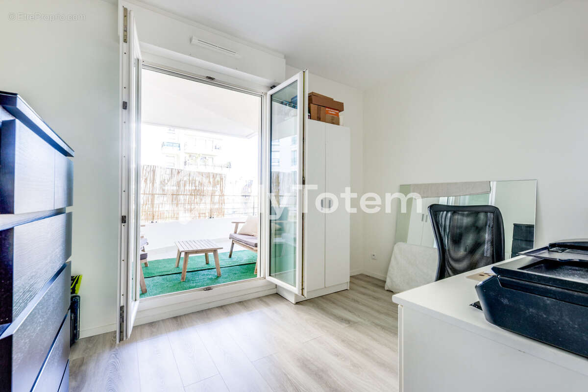 Appartement à COURBEVOIE