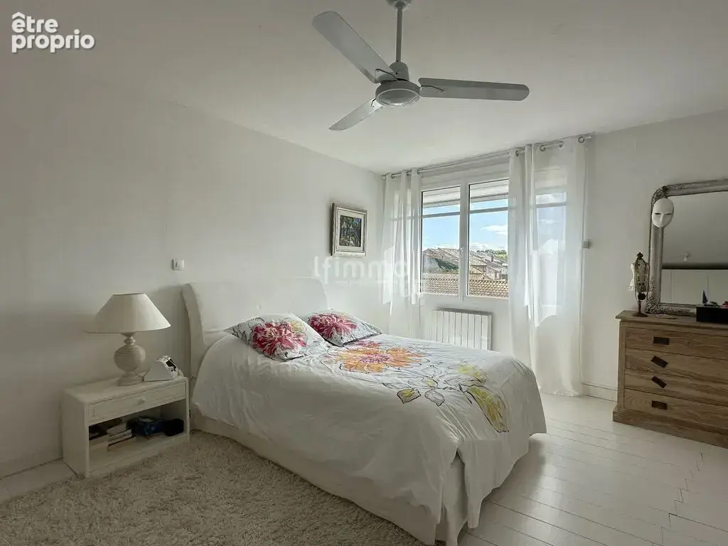 Maison familiale rénovée avec jardin et piscine - photo 9