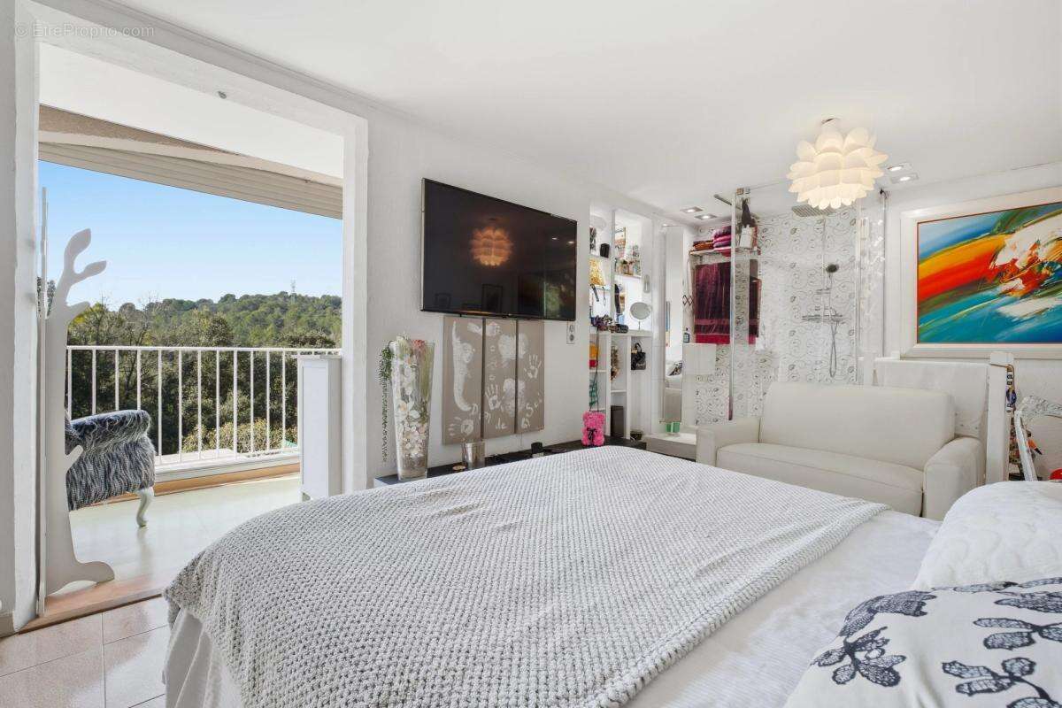 Appartement à VALBONNE