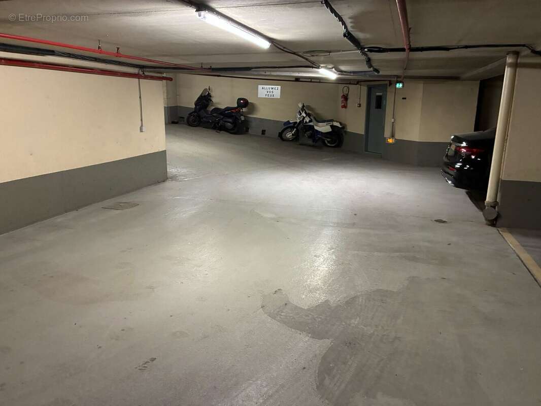 Parking à NEUILLY-SUR-SEINE