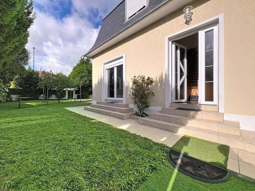 Maison à VAIRES-SUR-MARNE