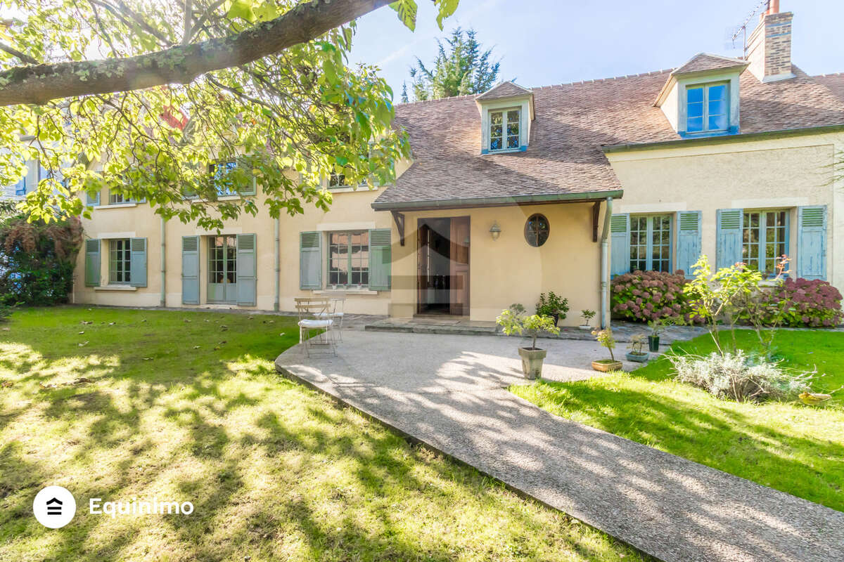 Maison familiale 9 pièces 6 chambres de 295m2 située dans un environnement arboré avec terrasse, jardin et gar - photo 4
