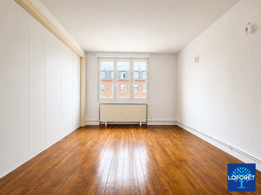 Appartement 2 chambres entièrement rénové - photo 5