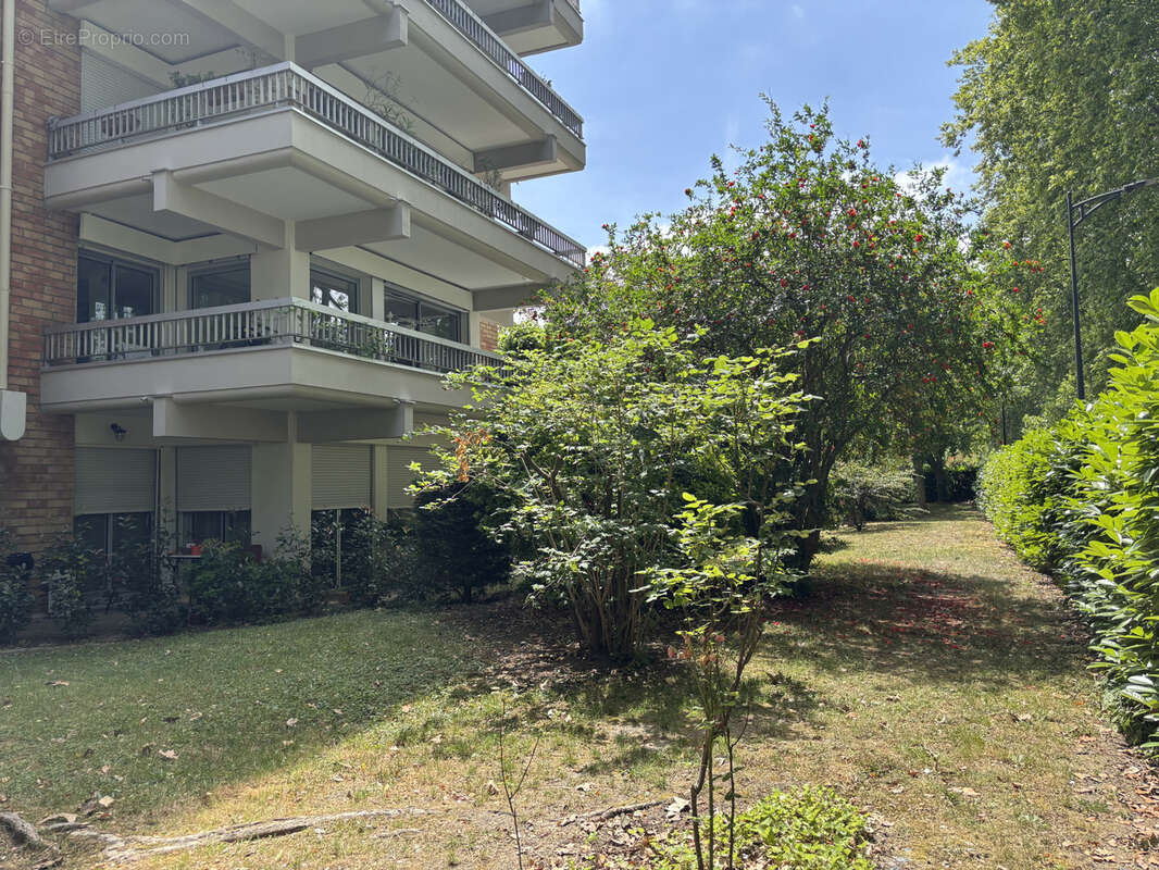Toulouse pont des Demoiselles , appartement t1 bis 32,38 m2 avec terrasse dans parc arboré proche Canal du mid - photo 6
