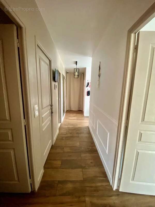 Appartement à SAINT-LAURENT-DU-VAR