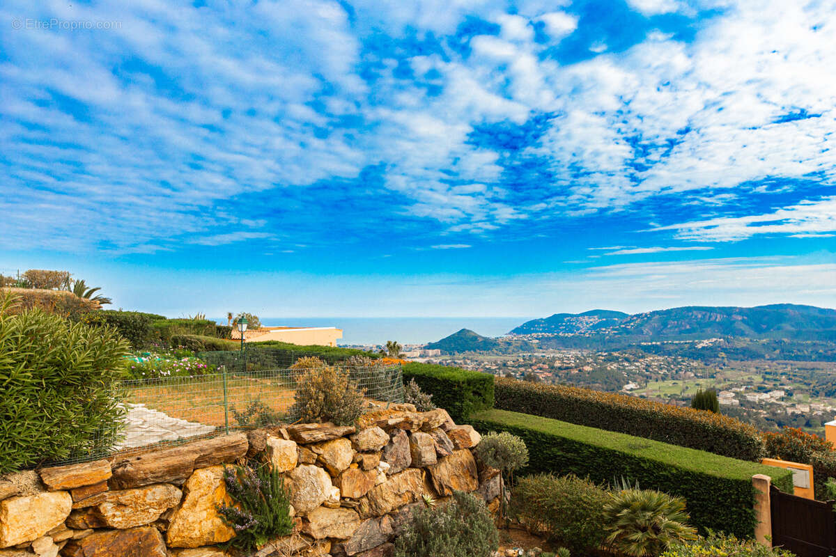Appartement à MANDELIEU-LA-NAPOULE
