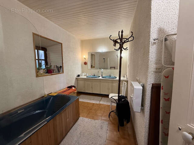 Maison à SAINT-SETIERS