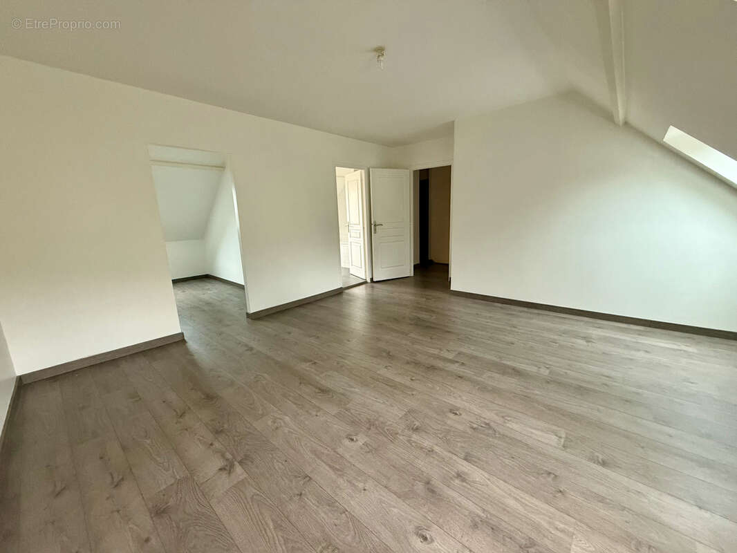 Maison à MORAINVILLIERS