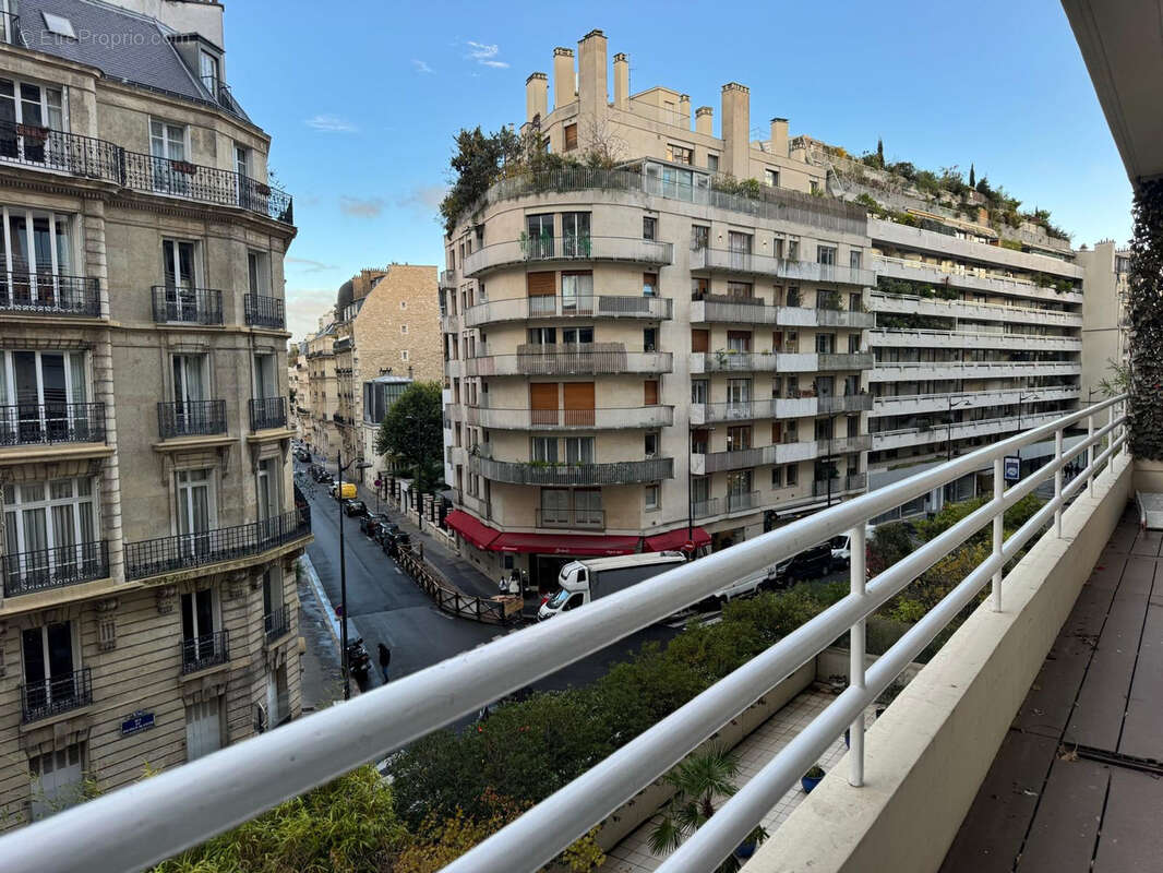 Appartement à PARIS-16E