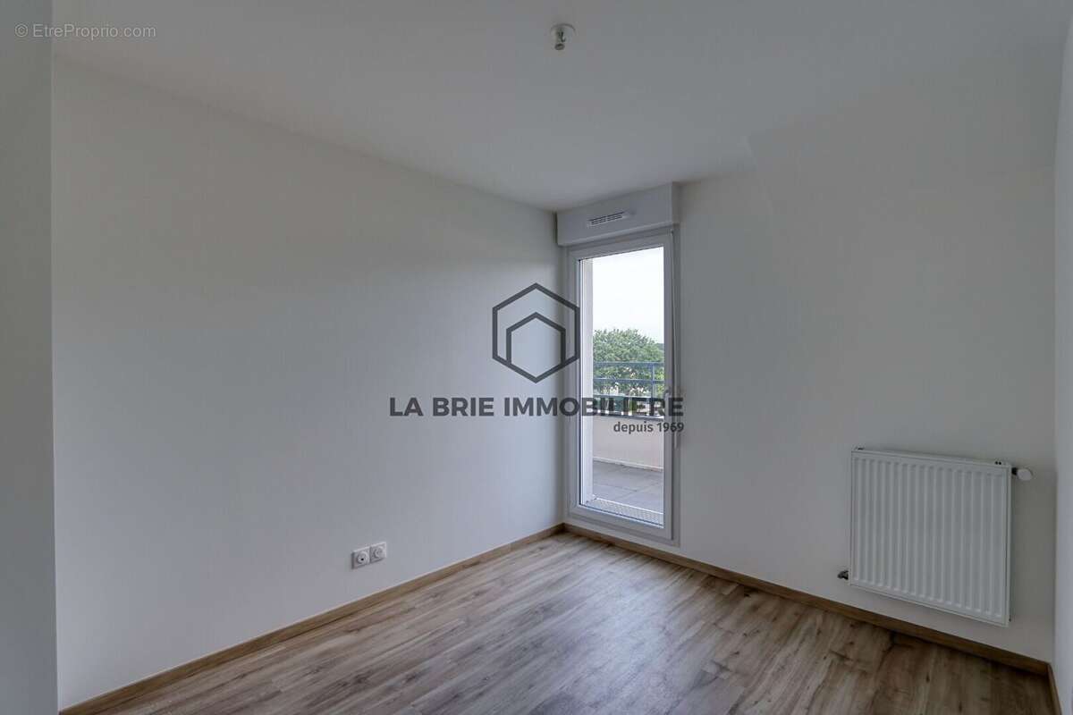 Appartement 63 m² à Emerainville  - photo 7