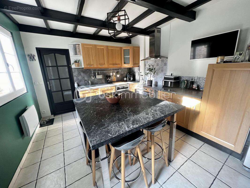 Maison à CRECY-LA-CHAPELLE