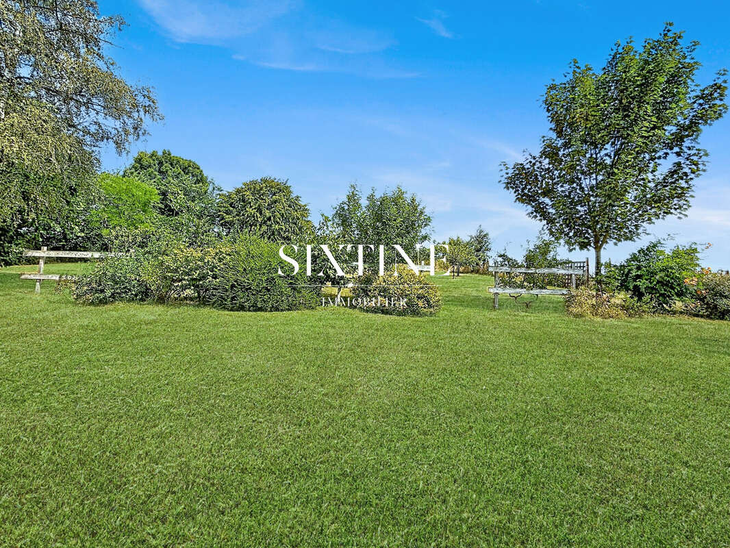 Maison 264 m² à Saint-Savin  - photo 5
