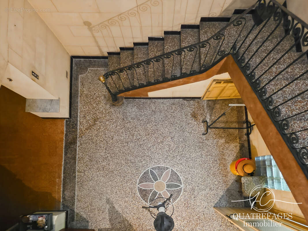 Maison de ville aux beaux volumes proche Théatre. - photo 7