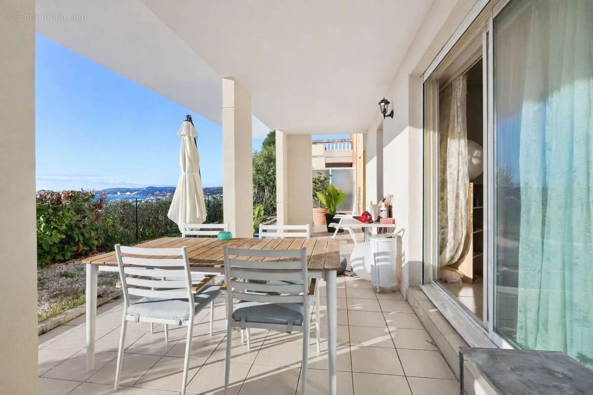 Appartement à SAINT-LAURENT-DU-VAR
