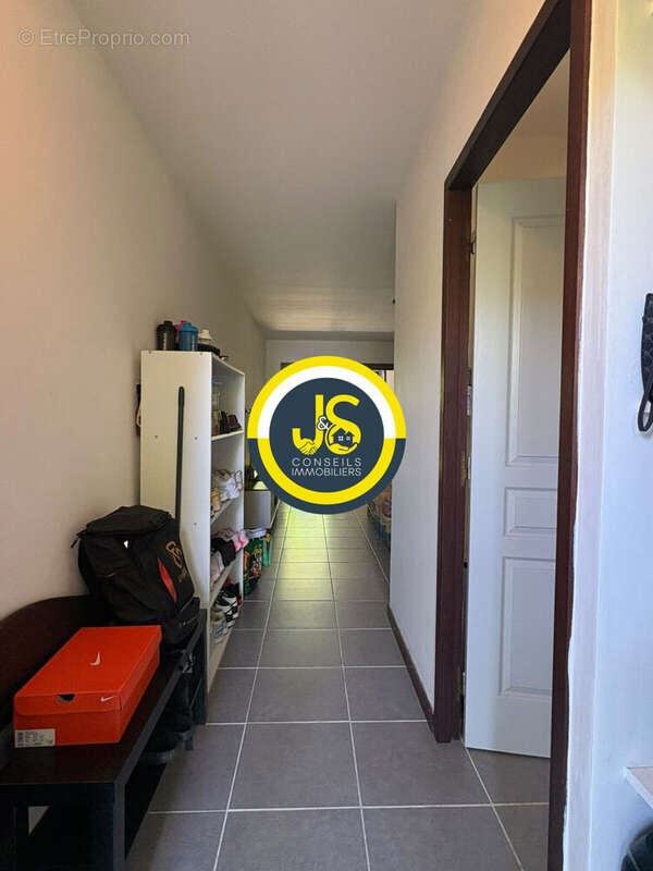 Appartement 28 m² à Remire-Montjoly  - photo 2