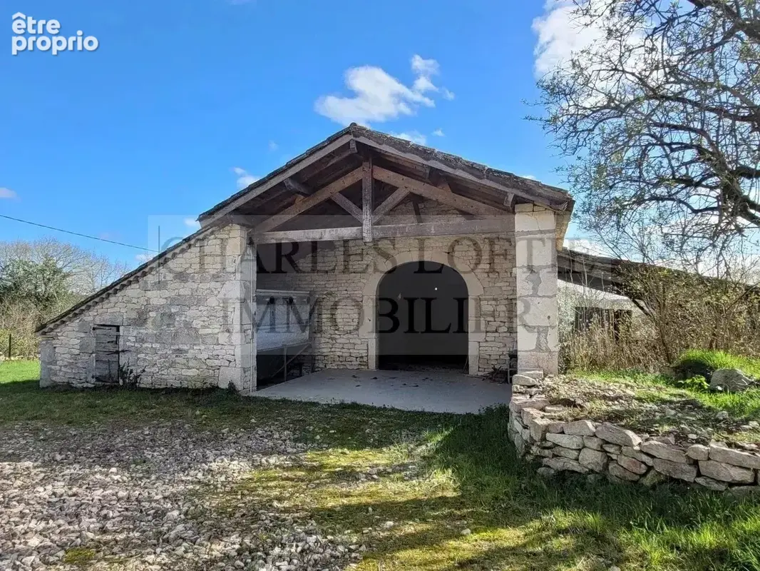 Maison en pierre avec extension et grande grange, sur un terrain de 8811 m,² à moins de 15 minutes de Cahors. - photo 2