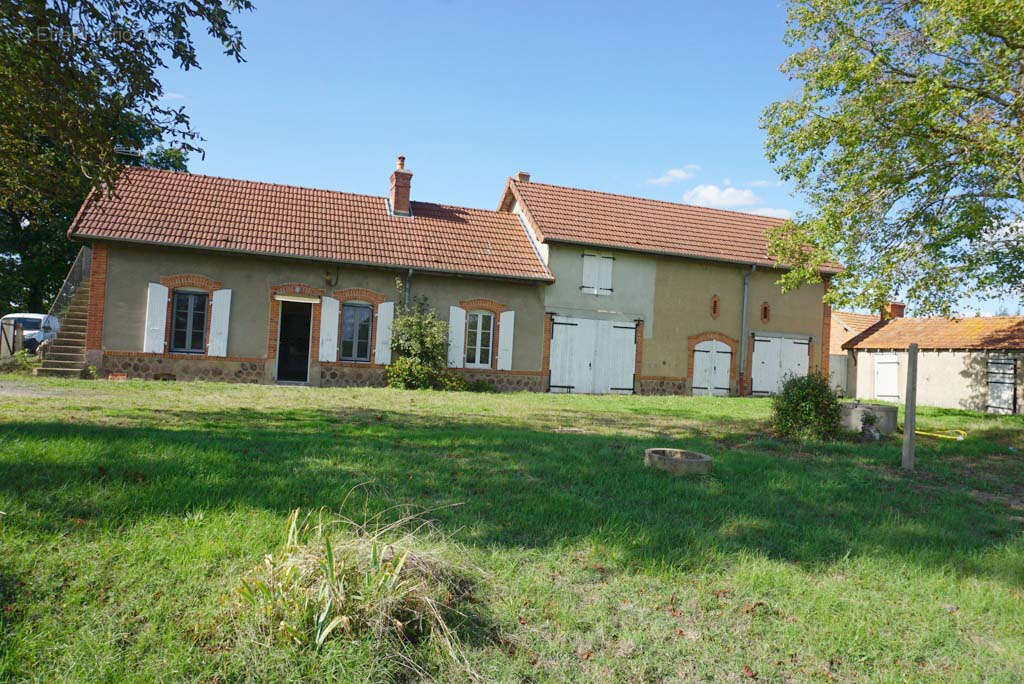 Maison à LE DONJON