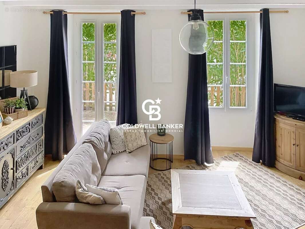 Maison familiale de belles prestations avec jardin et piscine à Aumagne - photo 9