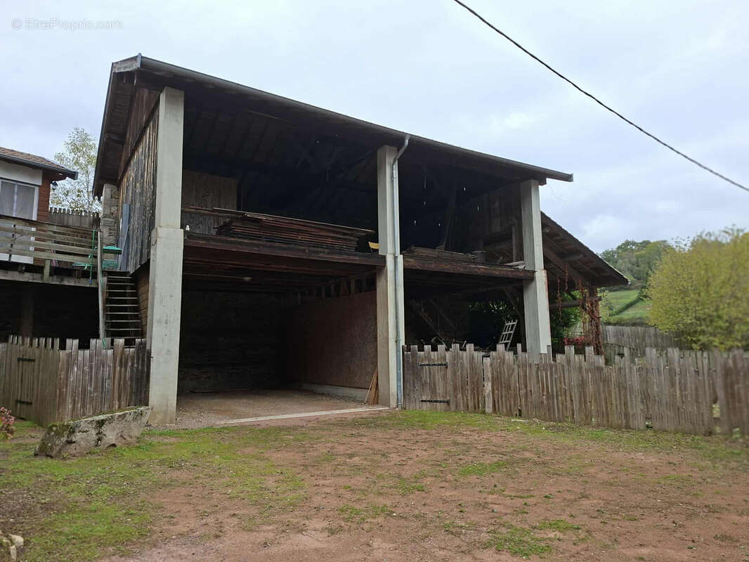 Maison à POULE-LES-ECHARMEAUX