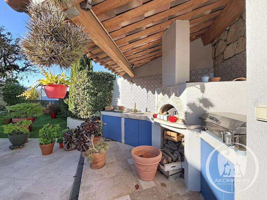 Maison à CASTAGNIERS