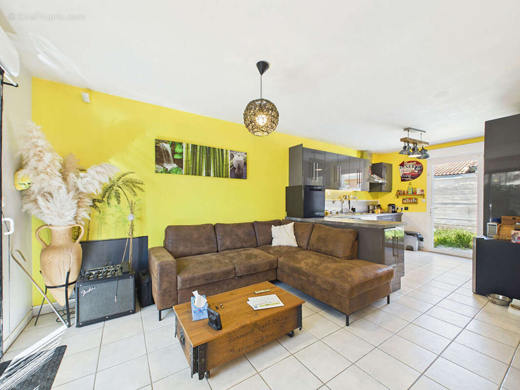 Maison à SAINT-BARTHELEMY-DE-VALS