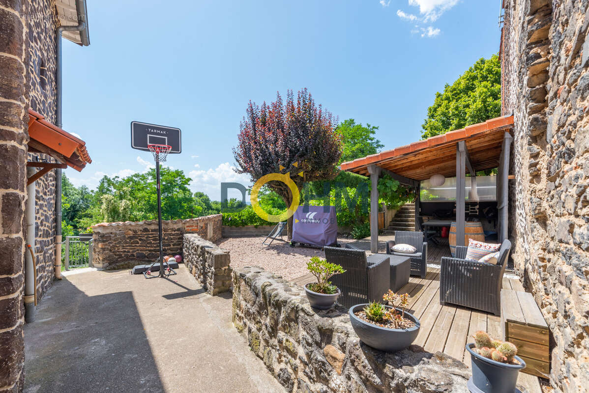 Ensemble immobilier, maison 146m2  plus  2 appartements sur terrain de 1075m2 - photo 3
