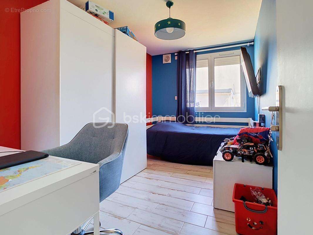 Plain pied sans aucun travaux a prévoir avec double garage et atelier - photo 8