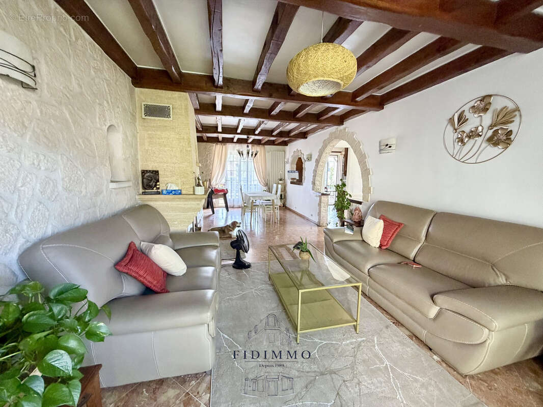 4372 - Maison en plein centre-ville d'Ormesson - photo 2