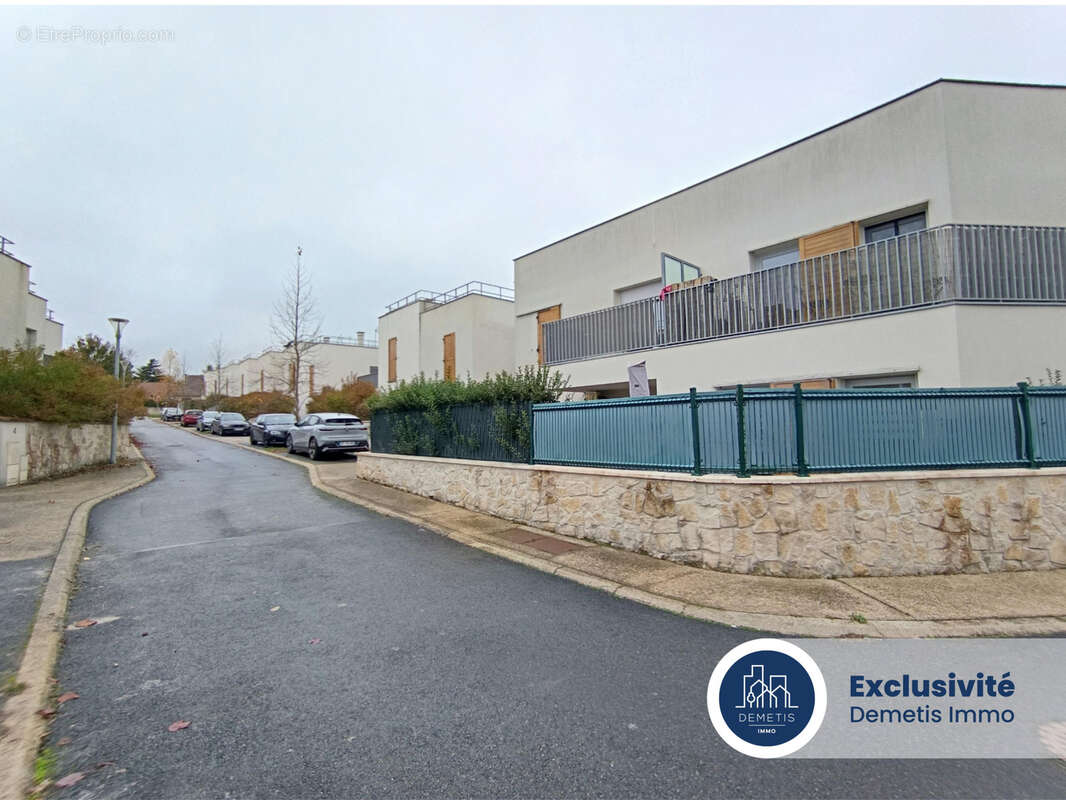 Parking à LONGPONT-SUR-ORGE