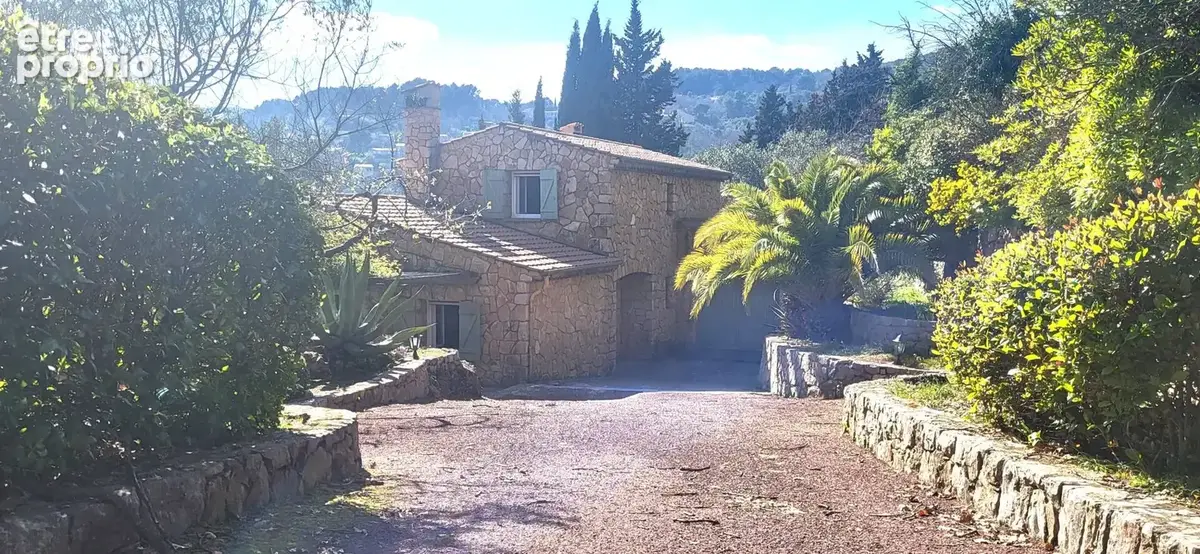 Villa en pierre apparente avec 4 chambres sur 1350m² de terrain. - photo 28