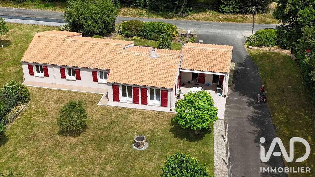 Photo 1 - Maison à SAINT-DENIS-LA-CHEVASSE