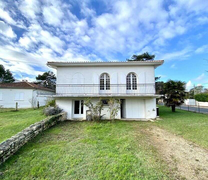 Maison à VAUX-SUR-MER