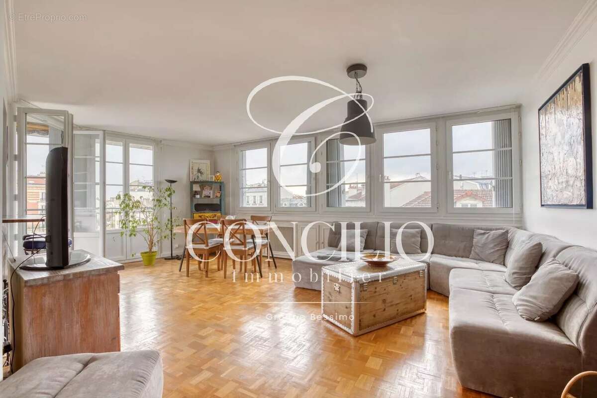 La Garenne-Colombes – Élégant 3 pièces de 82 m² avec balcon de 10 m², vue dégagée et beaux volumes - photo 3