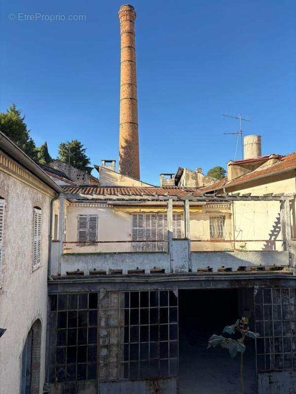 Commerce à VALLAURIS